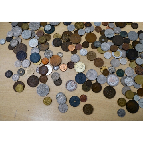 35 - Uncollated coins and banknotes: to include pre-Euro and British pre-decimal issues 