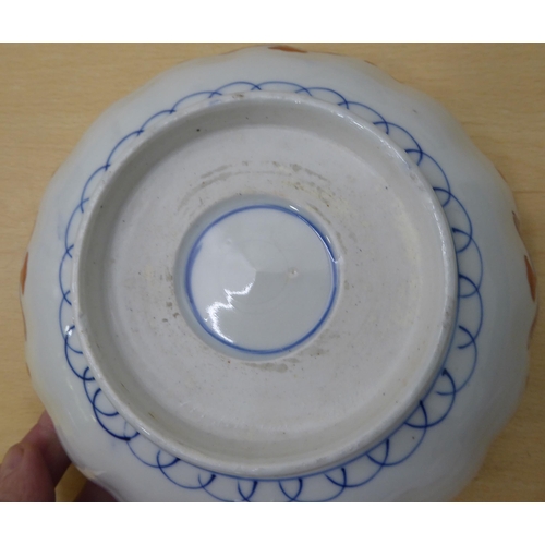 39 - Two late 18thC Chinese porcelain teapot; and a 20thC Japanese porcelain wavy edged bowl  7