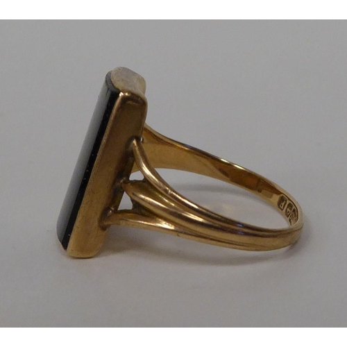 51 - A 9ct gold and onyx set signet ring 