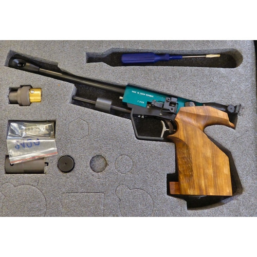 52 - An Aeron Brno 1.77 self-loading gas air pistol, serial no.C2129  cased