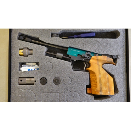 62 - An Aeron Brno 1.77 self-loading gas air pistol, serial no.C2142  cased