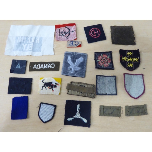 70 - British military uniform embroidered and other badges: to include No.9 Commando, 2nd SAS and Desert ... 