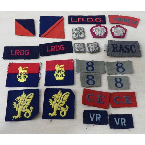 70 - British military uniform embroidered and other badges: to include No.9 Commando, 2nd SAS and Desert ... 