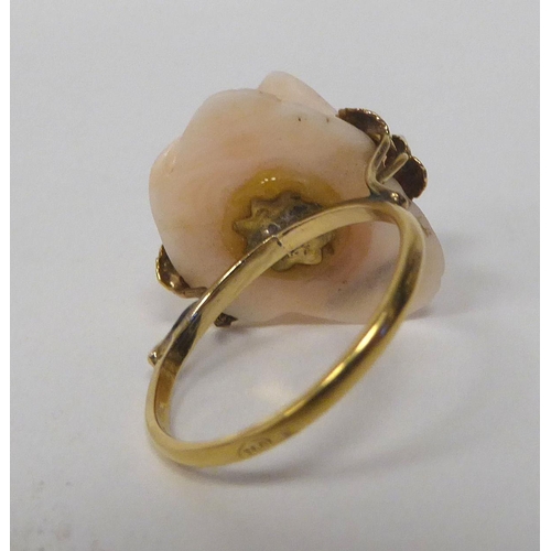 86 - A gold and claw set coral dress ring