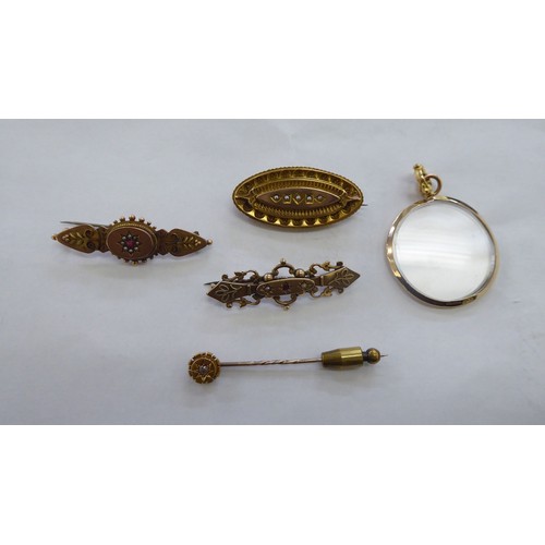 216 - 9ct gold items of personal ornament, viz. an eye glass, on a pendant loop; a stickpin; and three var... 