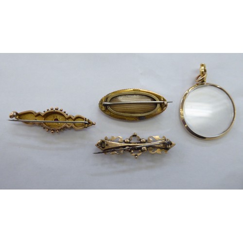 216 - 9ct gold items of personal ornament, viz. an eye glass, on a pendant loop; a stickpin; and three var... 