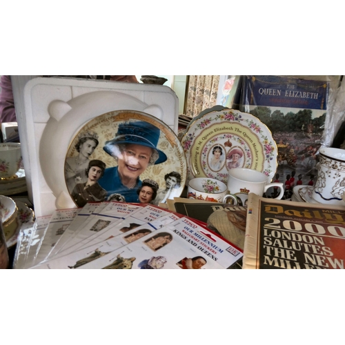 25 - Royal themed collectables: to include ceramics and ephemera