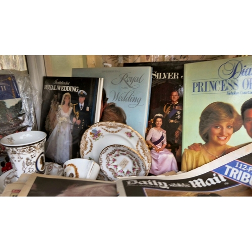 25 - Royal themed collectables: to include ceramics and ephemera