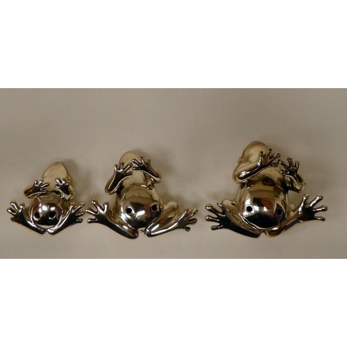 21 - A graduated set of three miniature silver frogs  mixed marks  largest 1.25