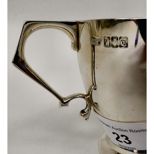 23 - An Irish silver cup of tapered form, on a splayed footrim with a decoratively cast handle  Mapp... 