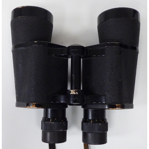 31 - A pair of World War II Karl Zeiss, reticulated Kaiser Marine binoculars DF 7x50  bearing stamps, a T... 