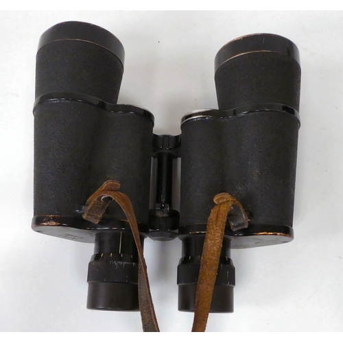 31 - A pair of World War II Karl Zeiss, reticulated Kaiser Marine binoculars DF 7x50  bearing stamps, a T... 