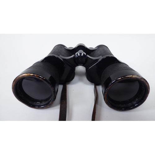 31 - A pair of World War II Karl Zeiss, reticulated Kaiser Marine binoculars DF 7x50  bearing stamps, a T... 