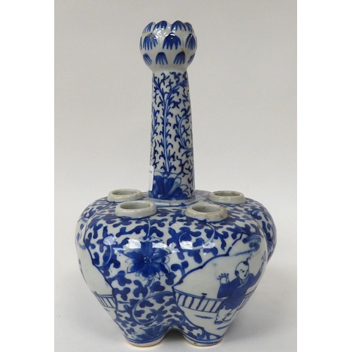 47 - A 19th/20thC Chinese porcelain tulip vase with a narrow neck, above five apertures, decorated in blu... 