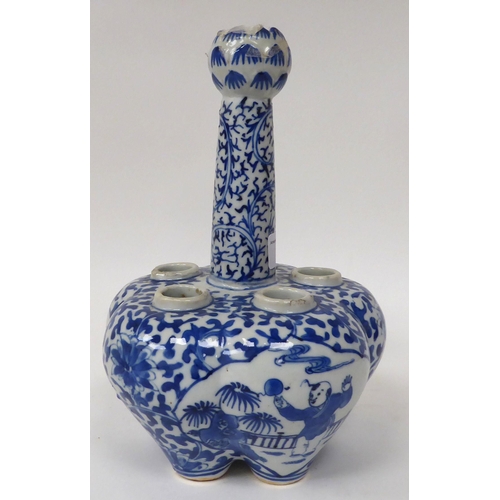 47 - A 19th/20thC Chinese porcelain tulip vase with a narrow neck, above five apertures, decorated in blu... 