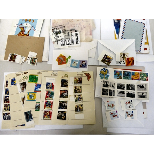 104 - Uncollated postage stamps, presentation pack and used decimal blocks 