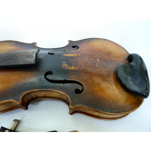 118 - An early 20thC violin with an inlaid purfled edge and two piece back  13