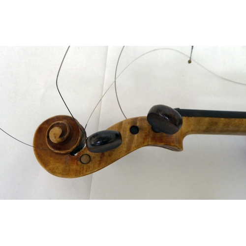 118 - An early 20thC violin with an inlaid purfled edge and two piece back  13