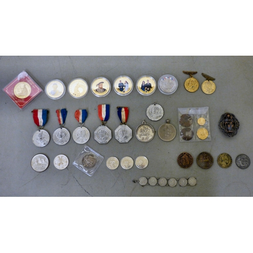 309 - Collectables: to include lighters; coins; and replica medals