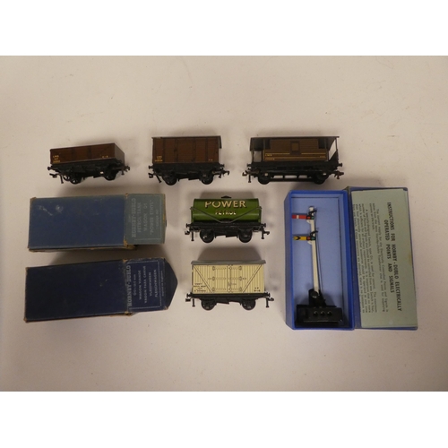 31 - 00 gauge model railway accessories: to include an LNER 0-6-0 locomotive  boxed