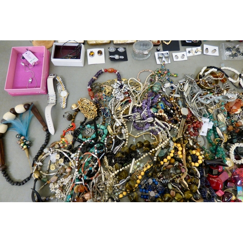 312 - Costume jewellery: to include bangles and coloured bead necklaces