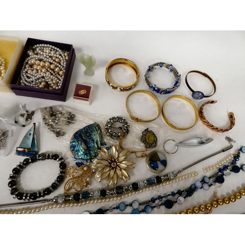 36 - Costume jewellery: to include fixed bangles; and simulated pearls