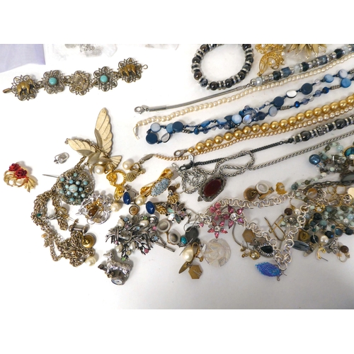 36 - Costume jewellery: to include fixed bangles; and simulated pearls