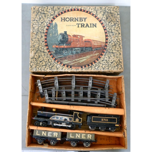 318 - Toys and collectables: to include a vintage Hornby 0 gauge clockwork model LNER train set  boxed