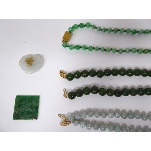 199 - Jade jewellery with yellow metal mounts: to include a bead necklace