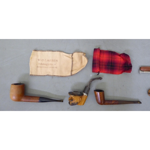 343 - Smokers pipes: to include a Briarwood example