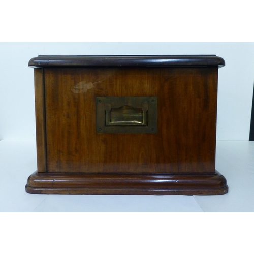 364 - An early 20thC mahogany three drawer, empty canteen chest with a fitted interior  10