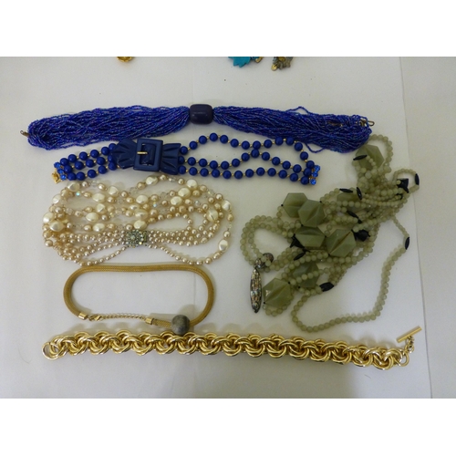 55 - Costume jewellery: to include clip-on earrings  various styles