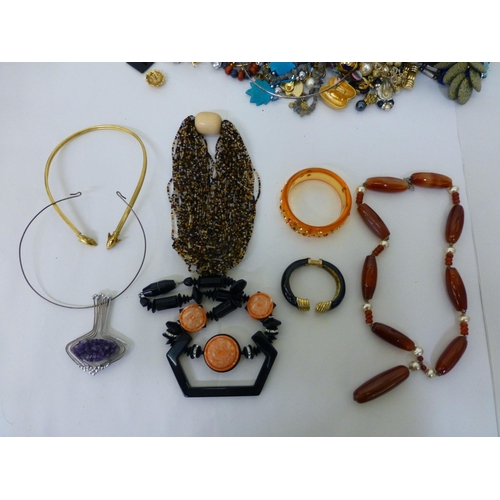 55 - Costume jewellery: to include clip-on earrings  various styles