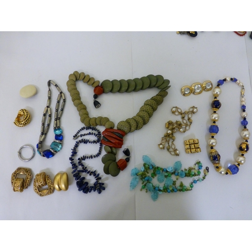 55 - Costume jewellery: to include clip-on earrings  various styles