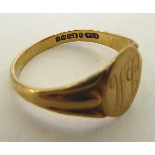 4 - A 9ct gold signet ring; and a 9ct gold solitaire ring, set with a central diamond