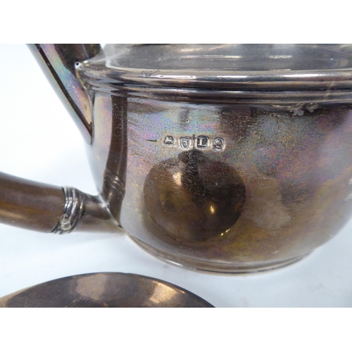 32 - A George III silver Argyll of traditional gravy kettle design with a carved horn, handle and short s... 