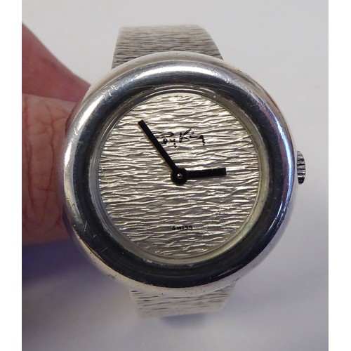 97 - A lady's, circa 1975, Roy King 925 silver and bark effect, round cased bracelet wristwatch with a me... 