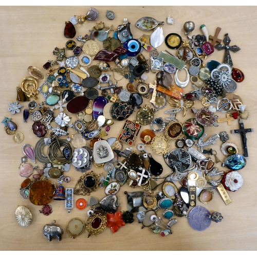 265 - Items of personal ornament: to include Oriental influence and other hardstone pendants