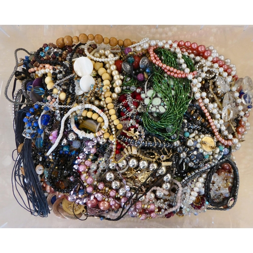 272 - Costume jewellery: to include simulated pearls and coloured bead necklaces