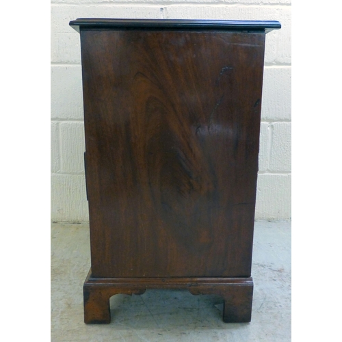 283 - A 19thC mahogany four drawer dressing chest, raised on bracket feet&nbsp; 29