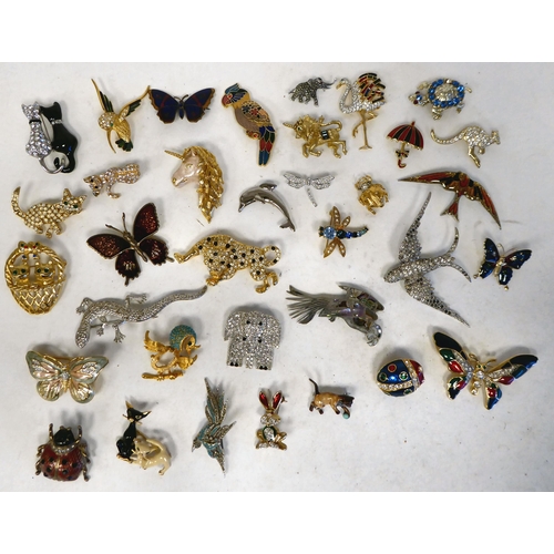 290 - Jewellery: animal brooches, set with various coloured stones