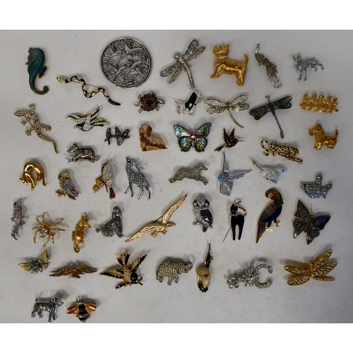 297 - Jewellery: animal brooches, set with various coloured stones