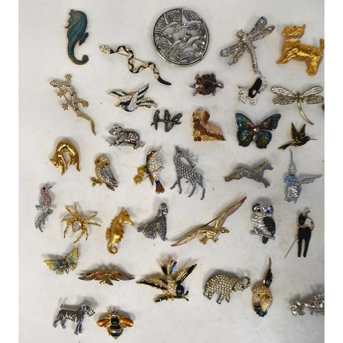 297 - Jewellery: animal brooches, set with various coloured stones