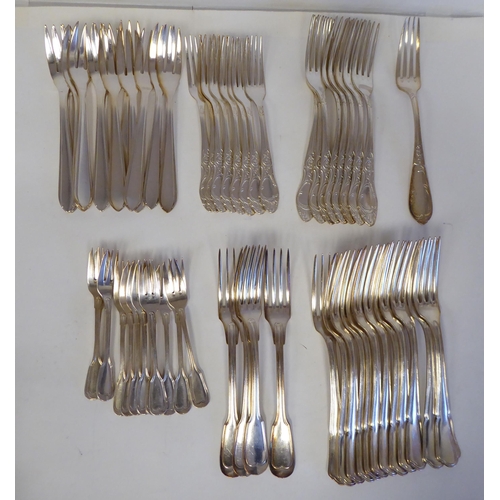 114 - Silver plated flatware: to include fiddle and thread pattern; and an oval Wiskemann tray&nbsp; 15