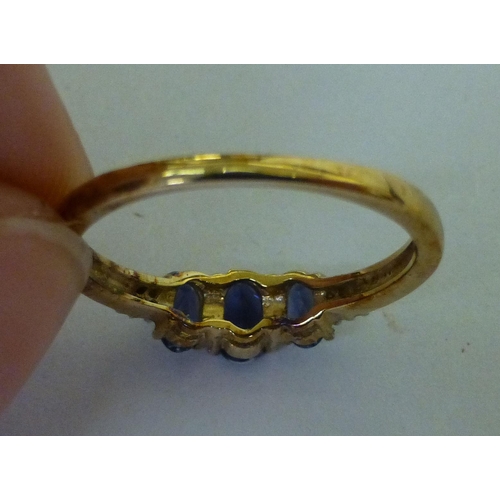 308 - A 9ct gold tanzanite and diamond ring&nbsp;