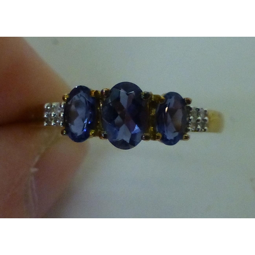 308 - A 9ct gold tanzanite and diamond ring&nbsp;