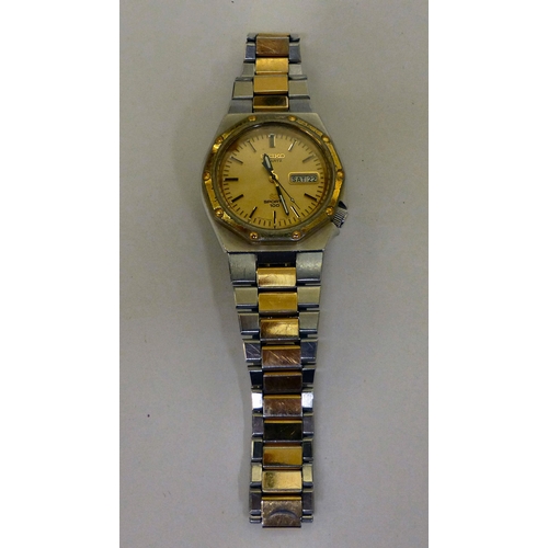 310 - A Seiko Sport 100 stainless steel cased bracelet watch, faced by a baton dial&nbsp;