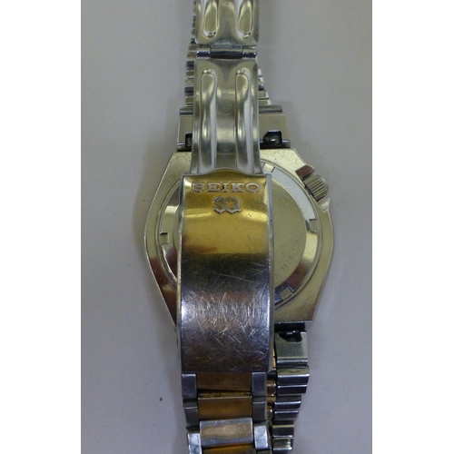 310 - A Seiko Sport 100 stainless steel cased bracelet watch, faced by a baton dial&nbsp;