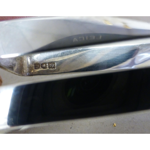 44 - Four pairs of silver sugar tongs&nbsp; Georgian & later mixed marks&nbsp; (approx. total weight ... 