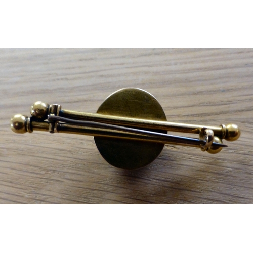 5 - A yellow metal twin bar brooch, set with a seed/shell style centre with leaf decoration&nbsp; (appro... 